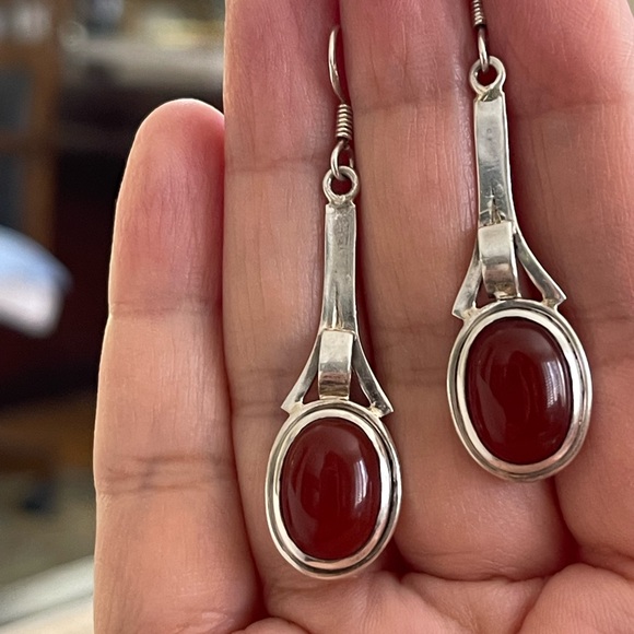 Solid sterling silver and natural carnelian drop earrings - Picture 4 of 7